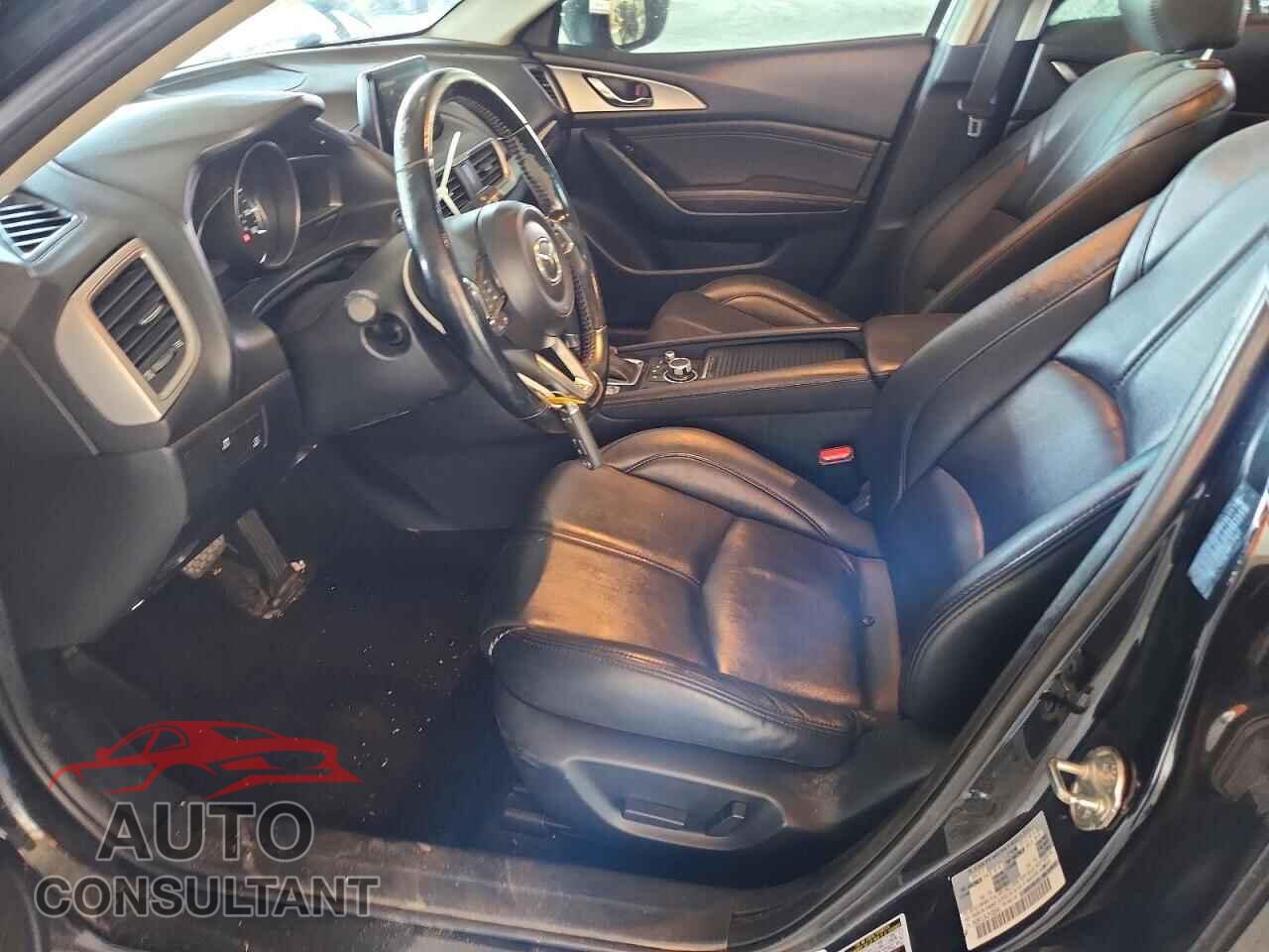 MAZDA 3 2018 - 3MZBN1L34JM166944