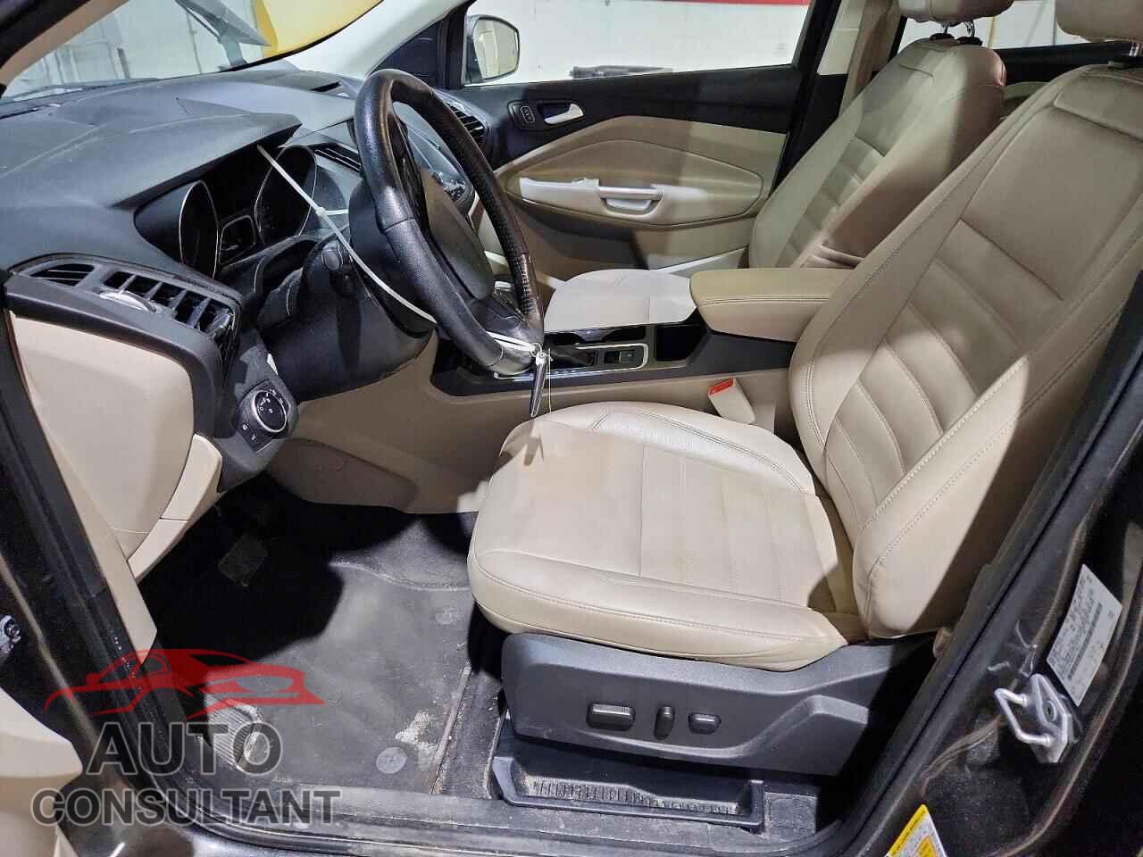 FORD ESCAPE 2017 - 1FMCU9J98HUC13023