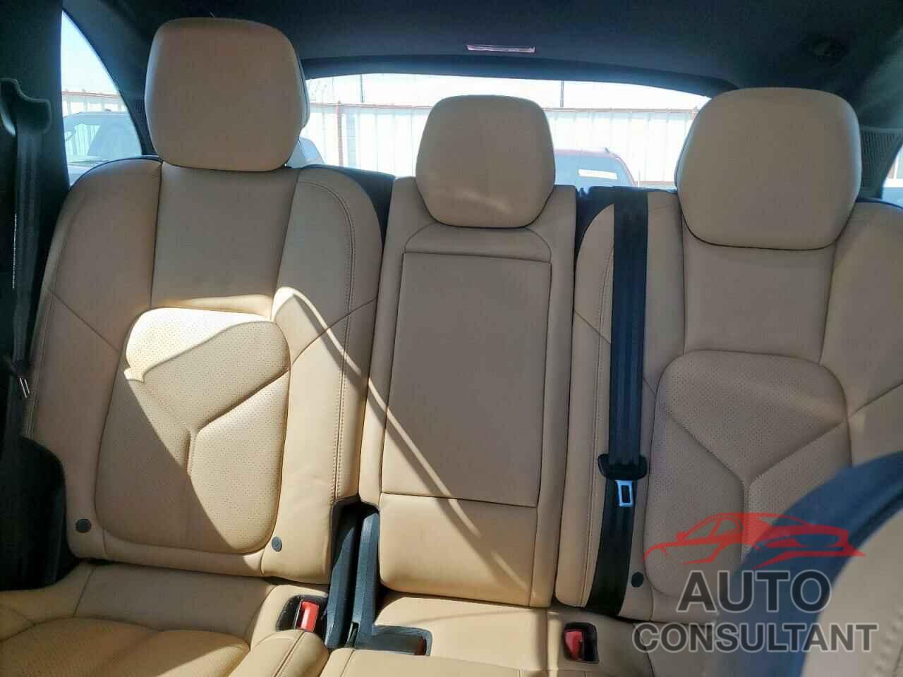 PORSCHE CAYENNE 2016 - WP1AA2A23GLA04676