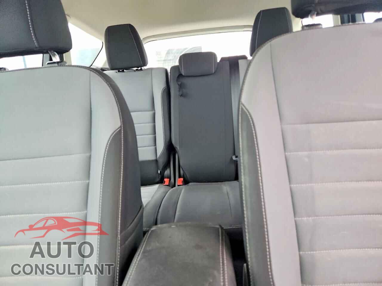 FORD ESCAPE 2017 - 1FMCU0F79HUE29871