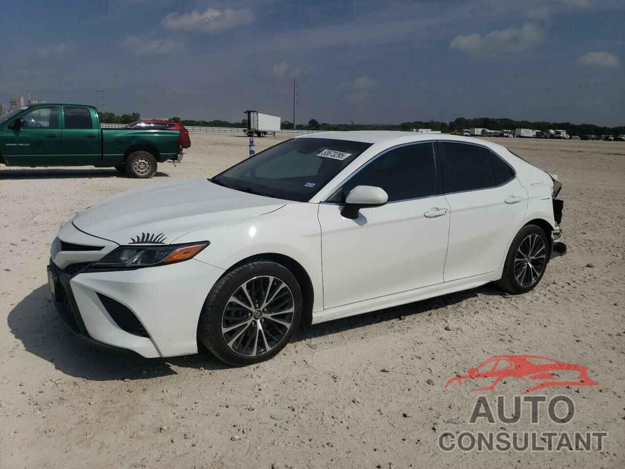 TOYOTA CAMRY 2018 - 4T1B11HK0JU059458