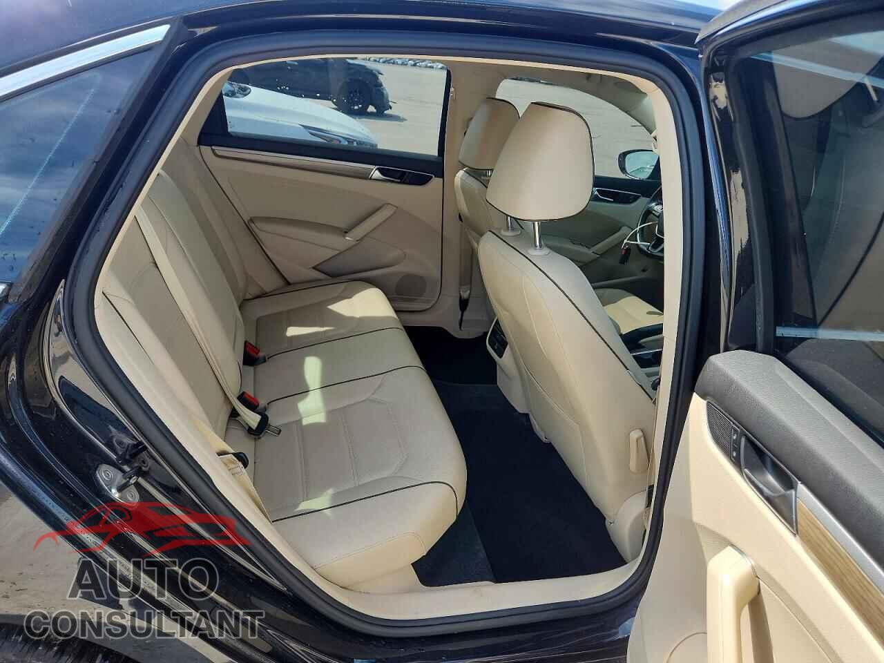 VOLKSWAGEN PASSAT 2017 - 1VWBT7A31HC007340