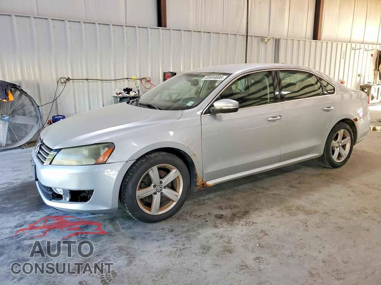 VOLKSWAGEN PASSAT 2013 - 1VWBP7A37DC016333