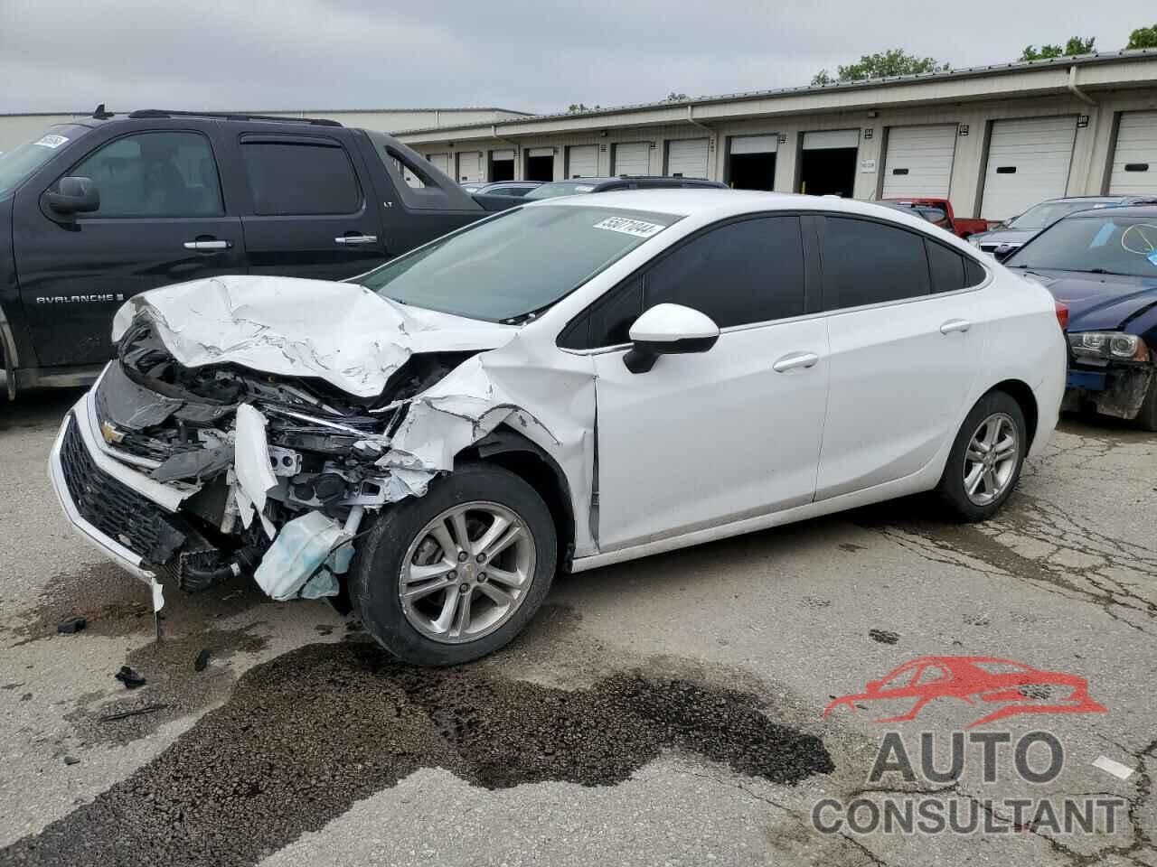 CHEVROLET CRUZE 2018 - 1G1BE5SM4J7234781