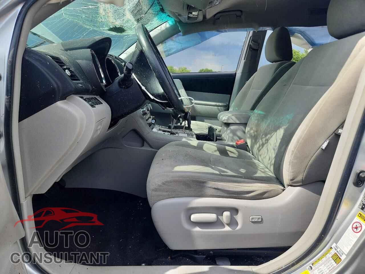 TOYOTA HIGHLANDER 2012 - 5TDBK3EH5CS093568