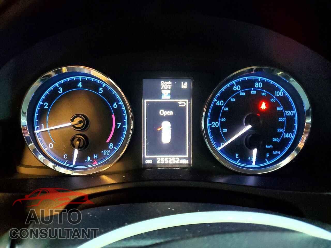 TOYOTA COROLLA 2017 - 5YFBURHE8HP631341