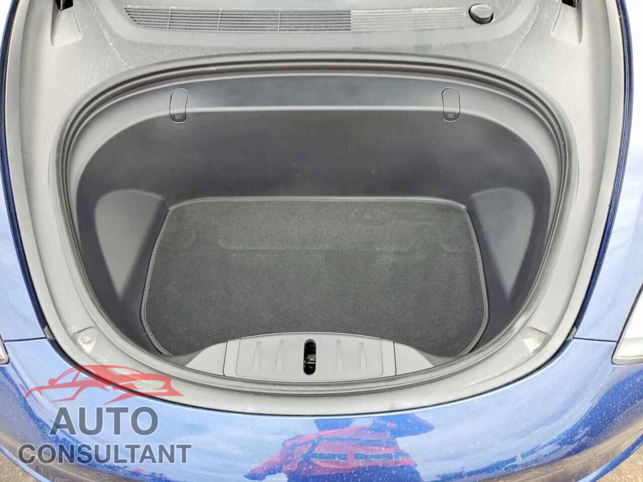TESLA MODEL 3 2019 - 5YJ3E1EB8KF237774