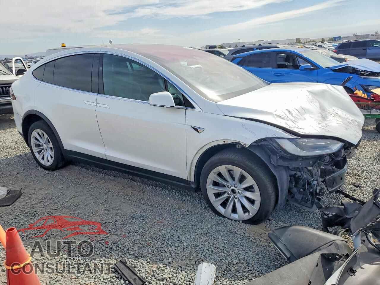 TESLA MODEL X 2017 - 5YJXCBE27HF070152