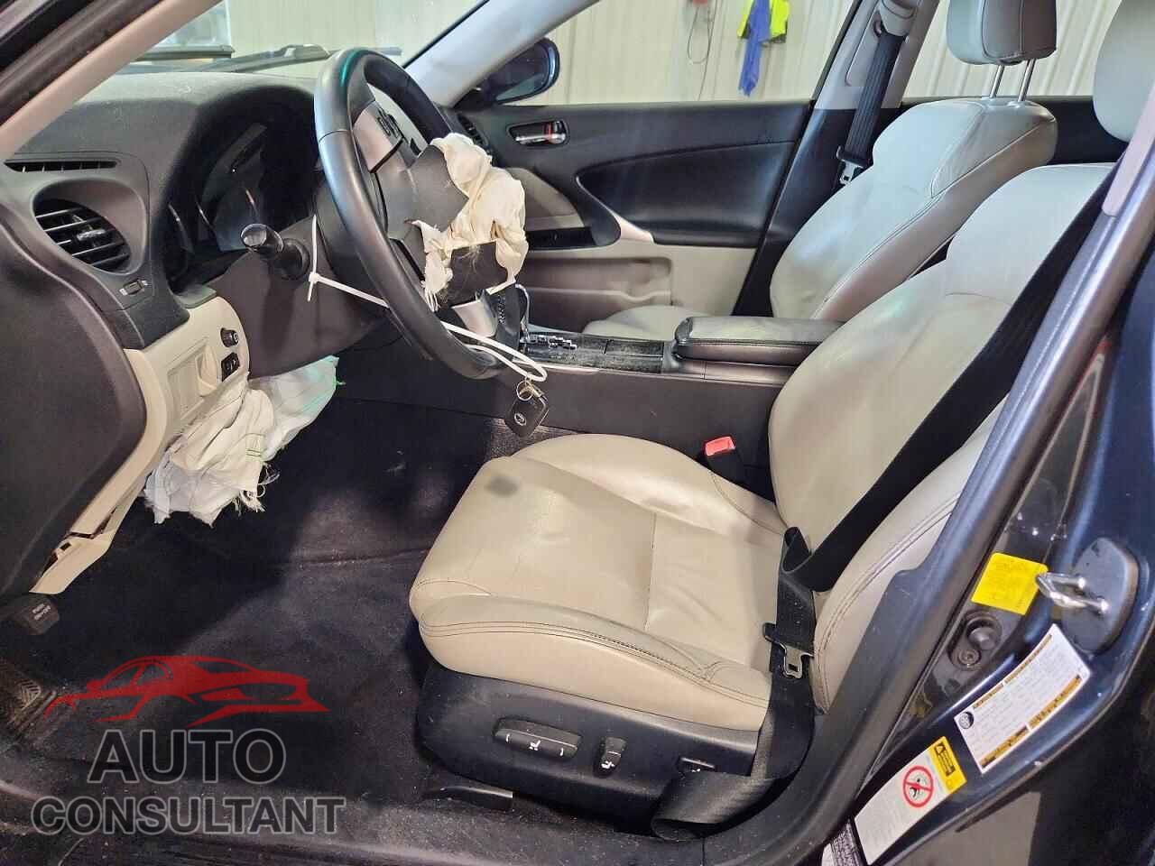 LEXUS IS 2011 - JTHBF5C25B5147713