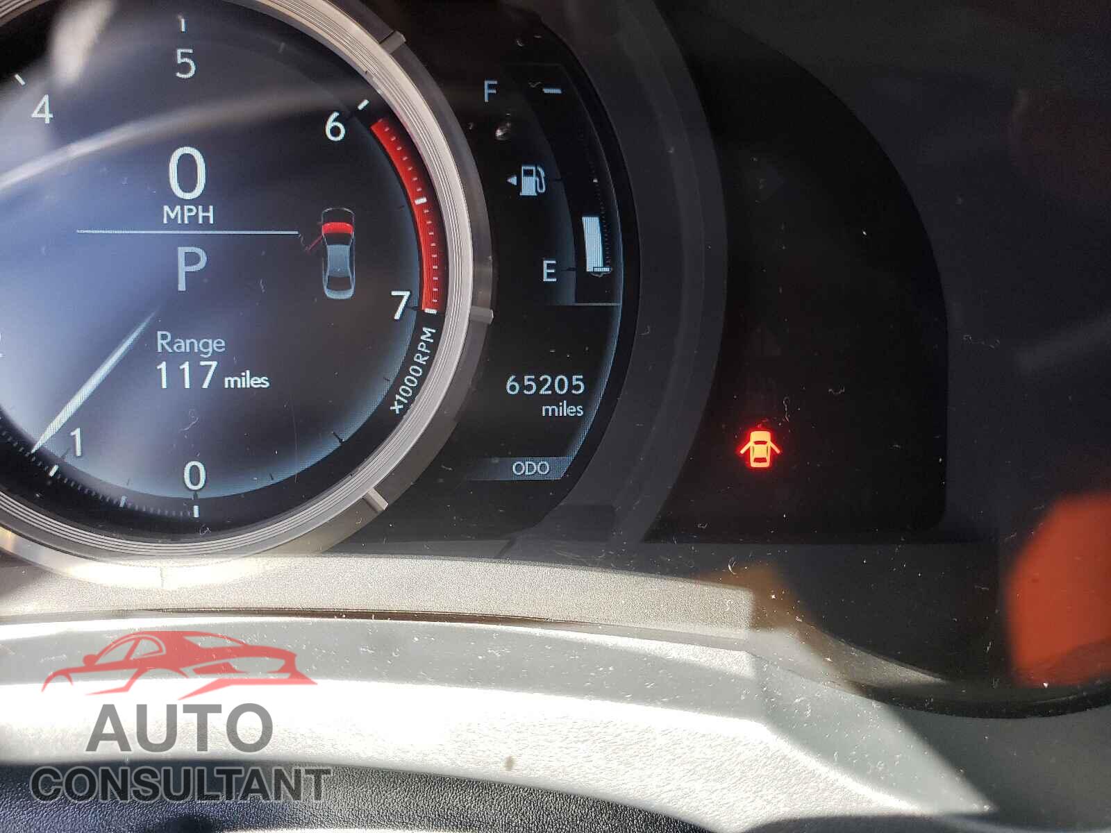 LEXUS IS 2016 - JTHBA1D21G5016520