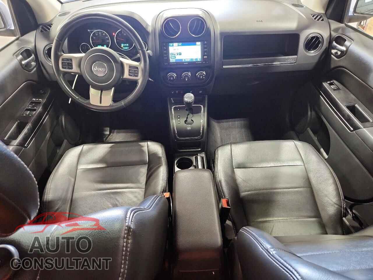 JEEP COMPASS 2011 - 1J4NF5FB7BD158335