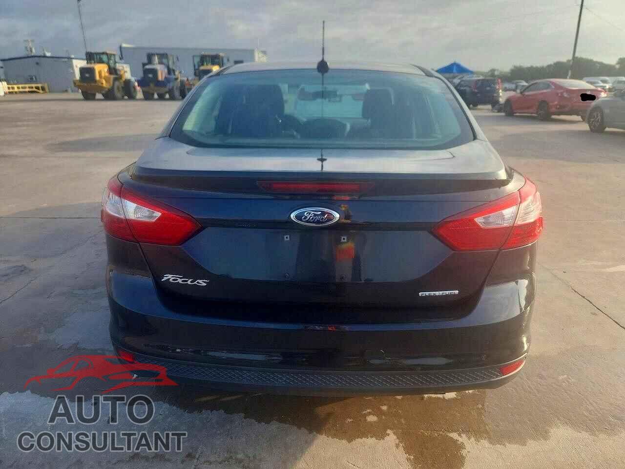 FORD FOCUS 2014 - 1FADP3E28EL348634