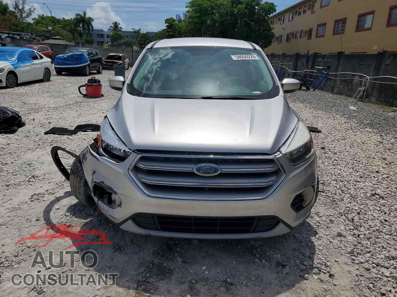 FORD ESCAPE 2017 - 1FMCU0GD4HUE40006