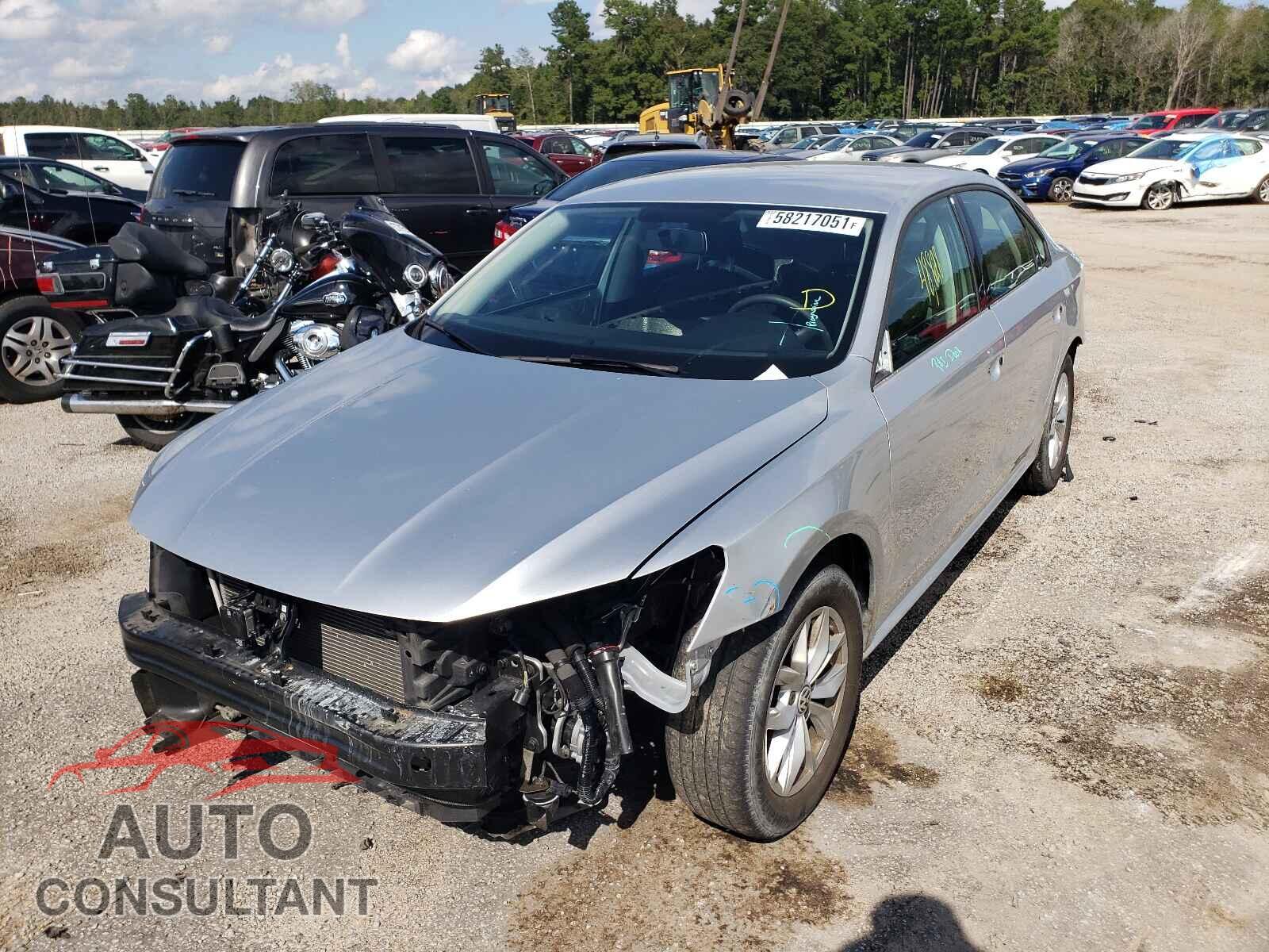 VOLKSWAGEN PASSAT 2018 - 1VWAA7A34JC019070