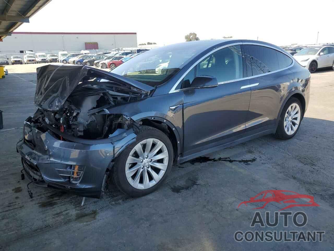 TESLA MODEL X 2017 - 5YJXCBE23HF077261