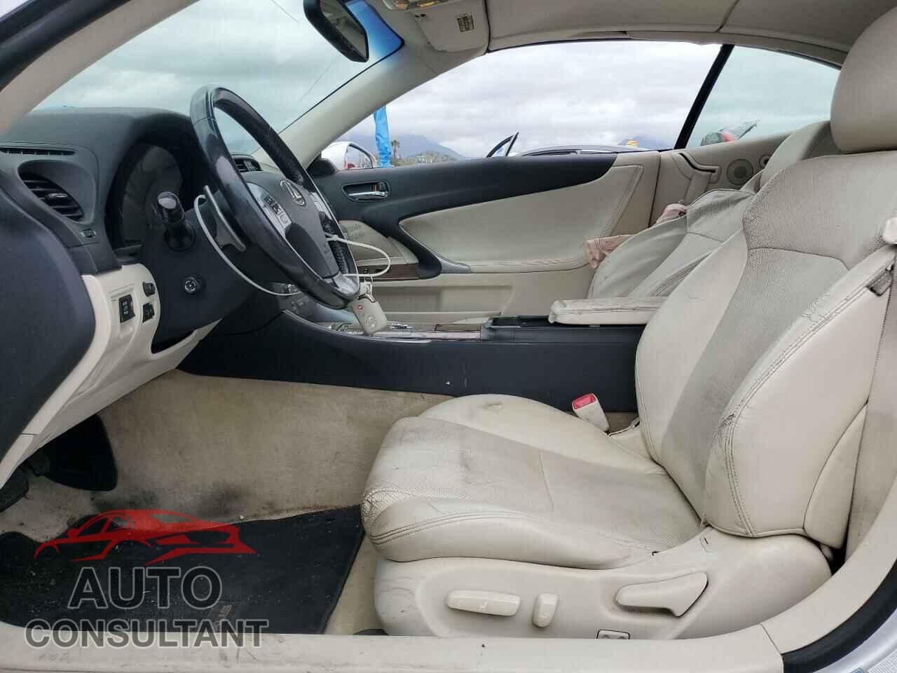 LEXUS IS 2011 - JTHFF2C25B2518323