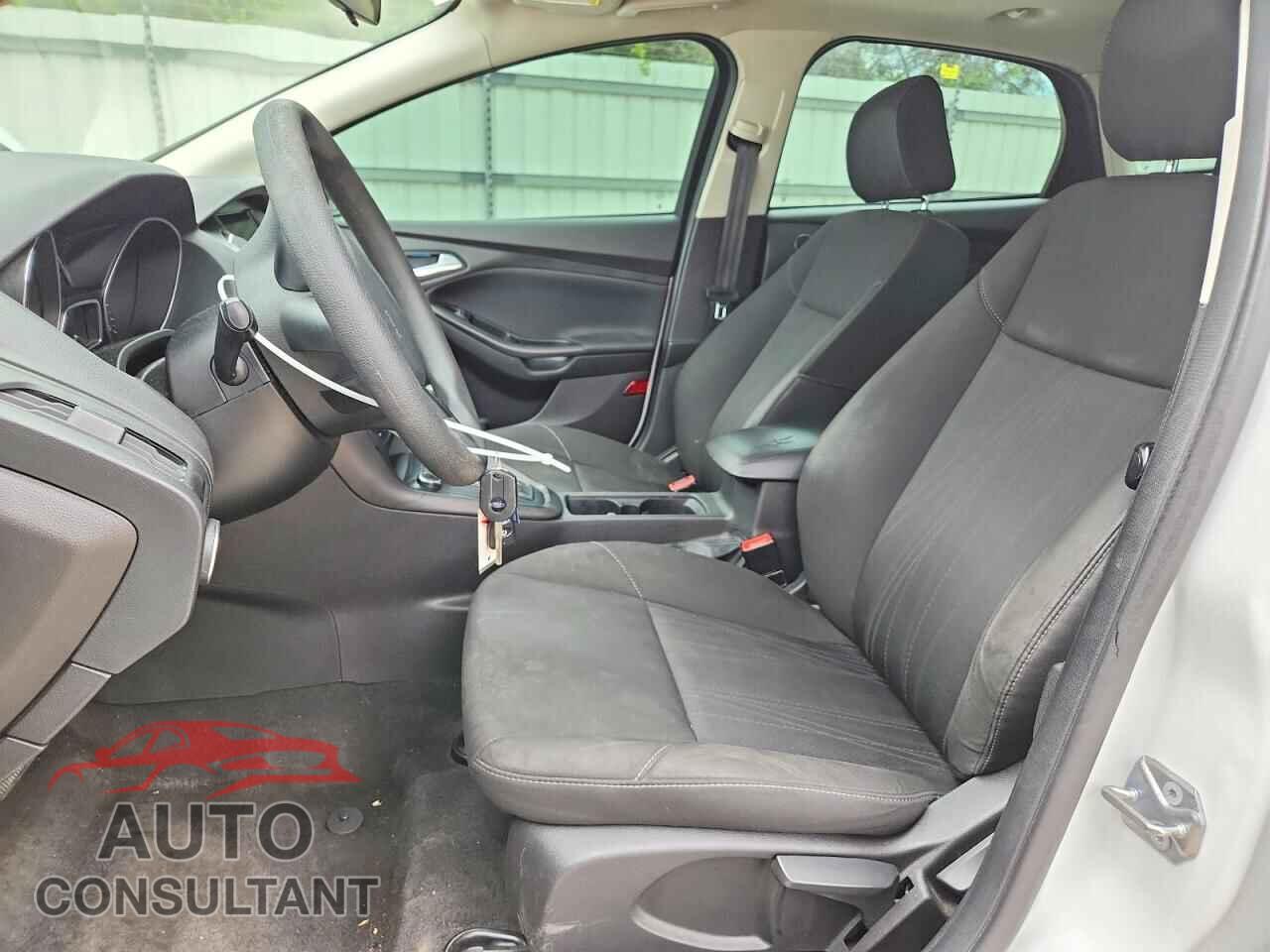 FORD FOCUS 2017 - 1FADP3H26HL311663