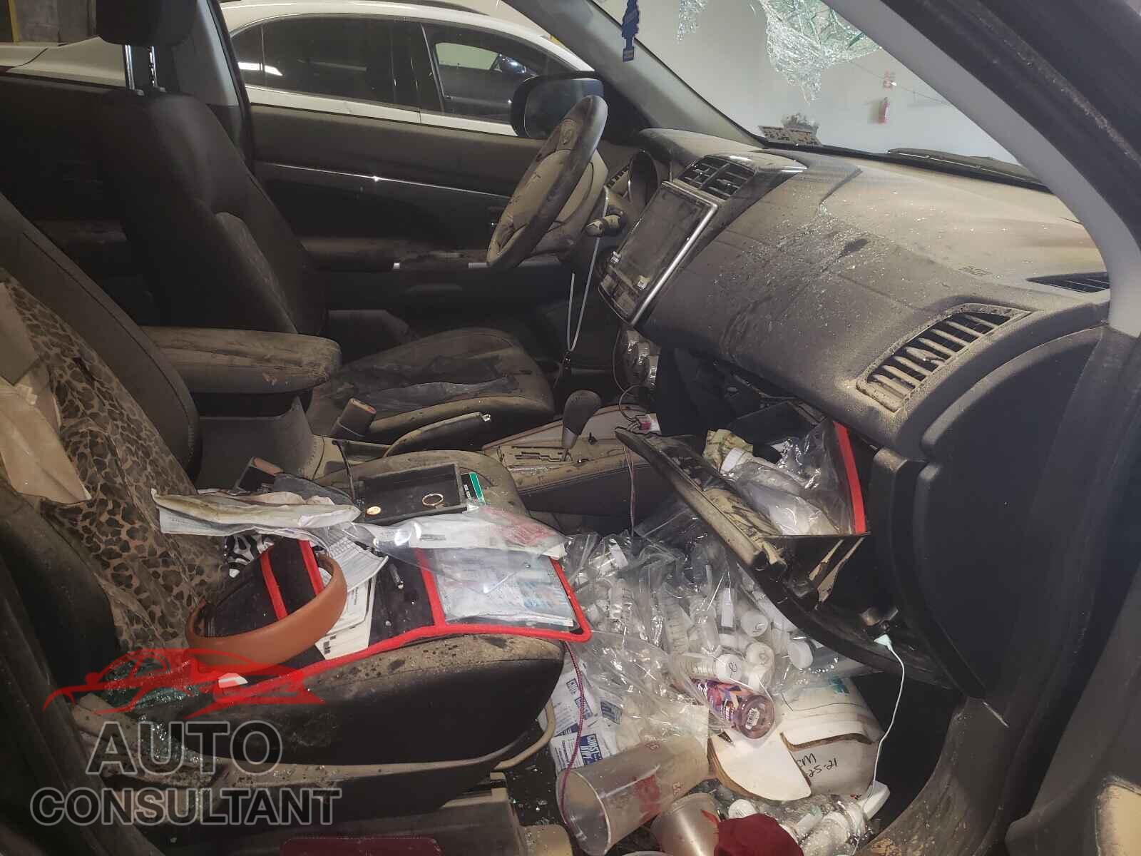 MITSUBISHI OUTLANDER 2020 - JA4AP4AU5LU024391