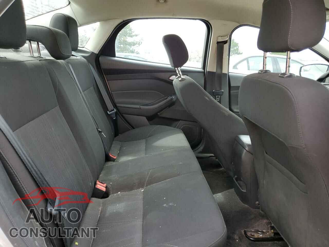 FORD FOCUS 2018 - 1FADP3F23JL228605