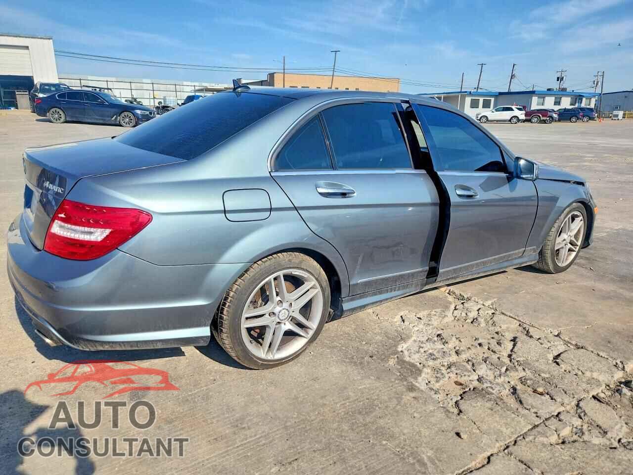 MERCEDES-BENZ C-CLASS 2012 - WDDGF8BB4CA656975