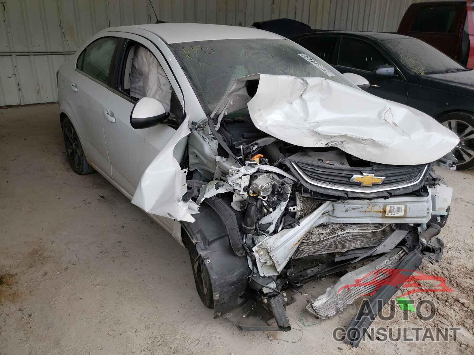 CHEVROLET SONIC 2018 - 1G1JF5SB2J4133974