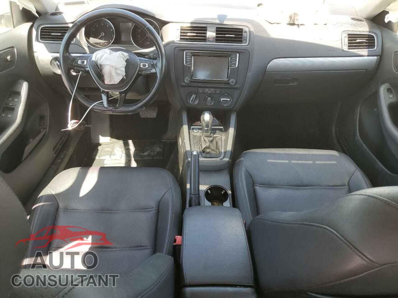 VOLKSWAGEN JETTA 2017 - 3VWDB7AJ9HM360322