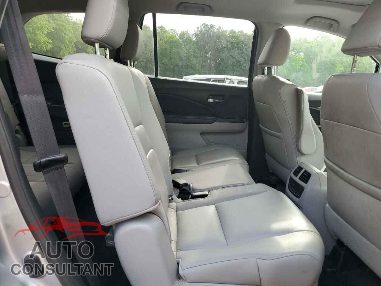 HONDA PILOT 2017 - 5FNYF5H58HB011985