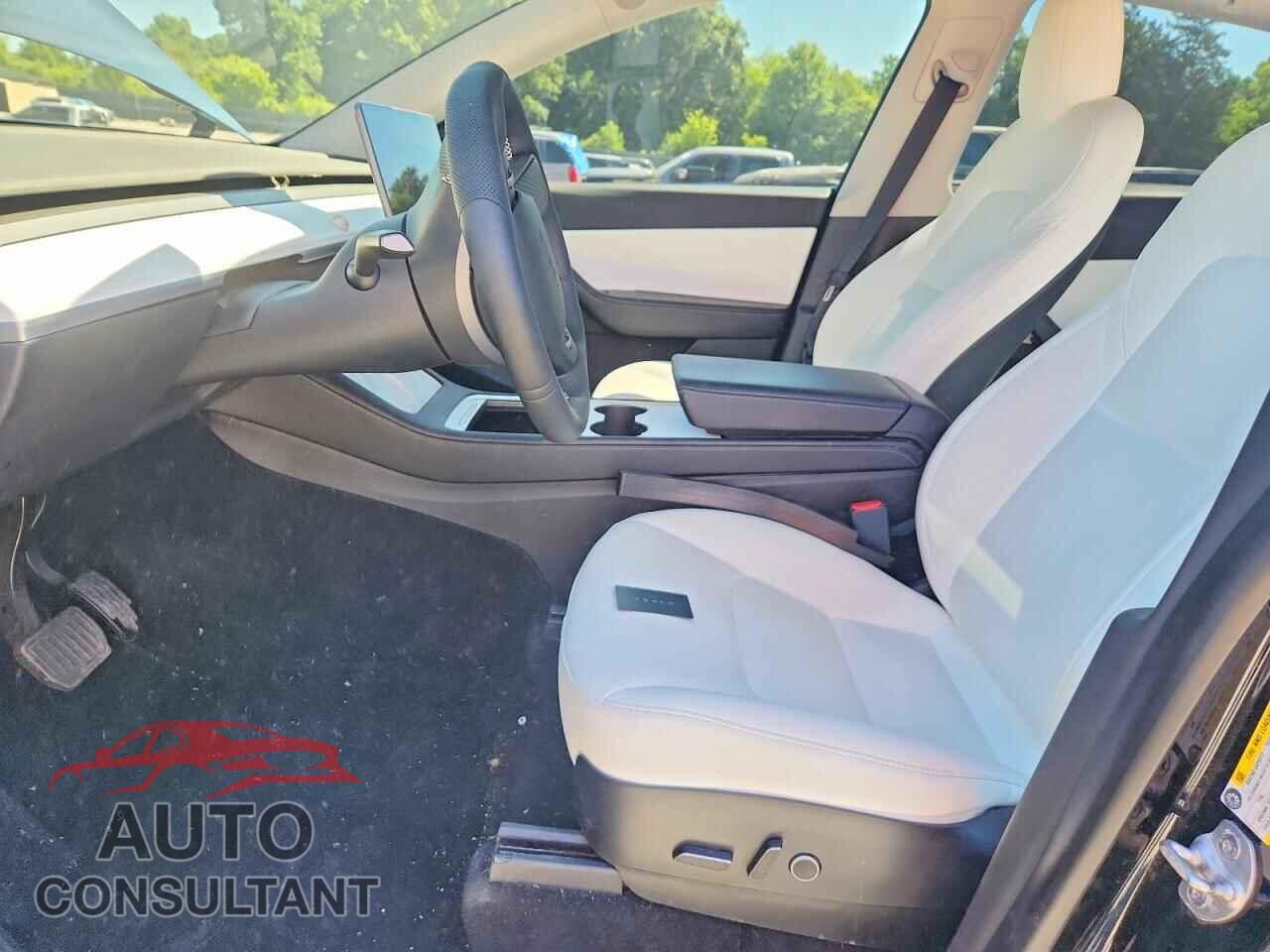TESLA MODEL Y 2021 - 5YJYGDEE9MF144678