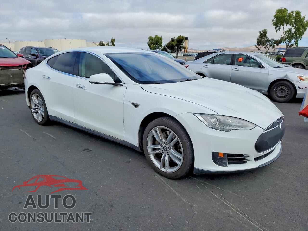 TESLA MODEL S 2013 - 5YJSA1DN0DFP05907