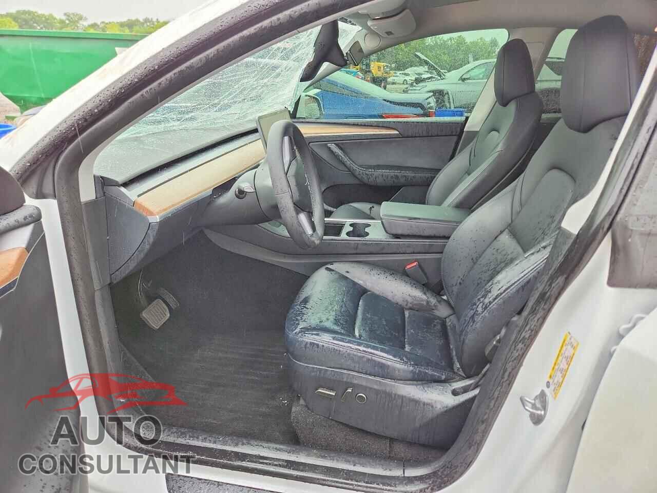 TESLA MODEL Y 2024 - 7SAYGDED0RF103647