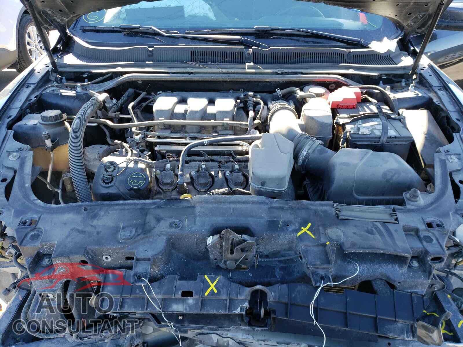 FORD TAURUS 2018 - 1FAHP2E82JG111897