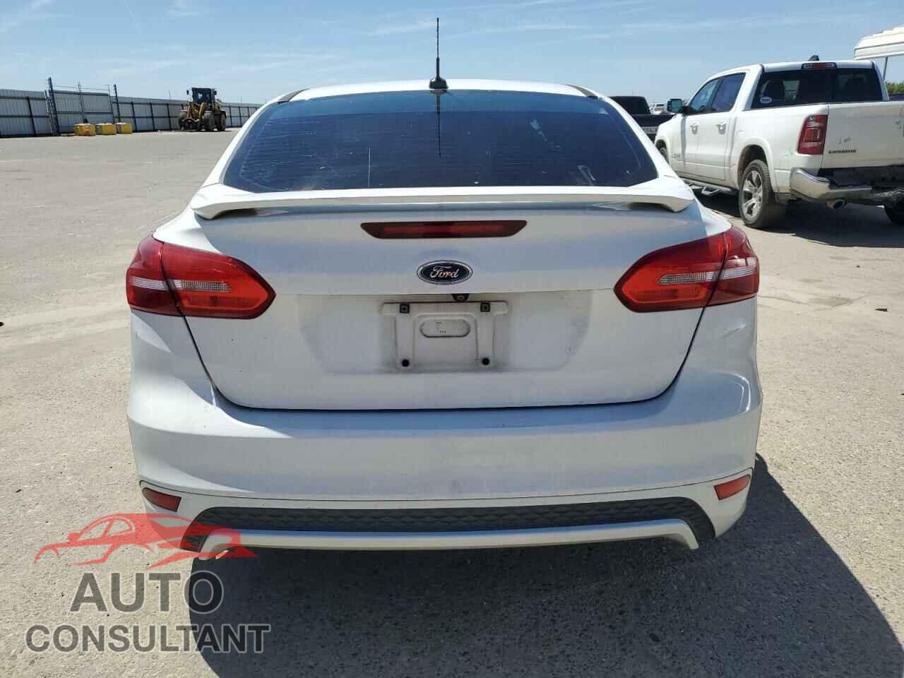 FORD FOCUS 2016 - 1FADP3F22GL329241