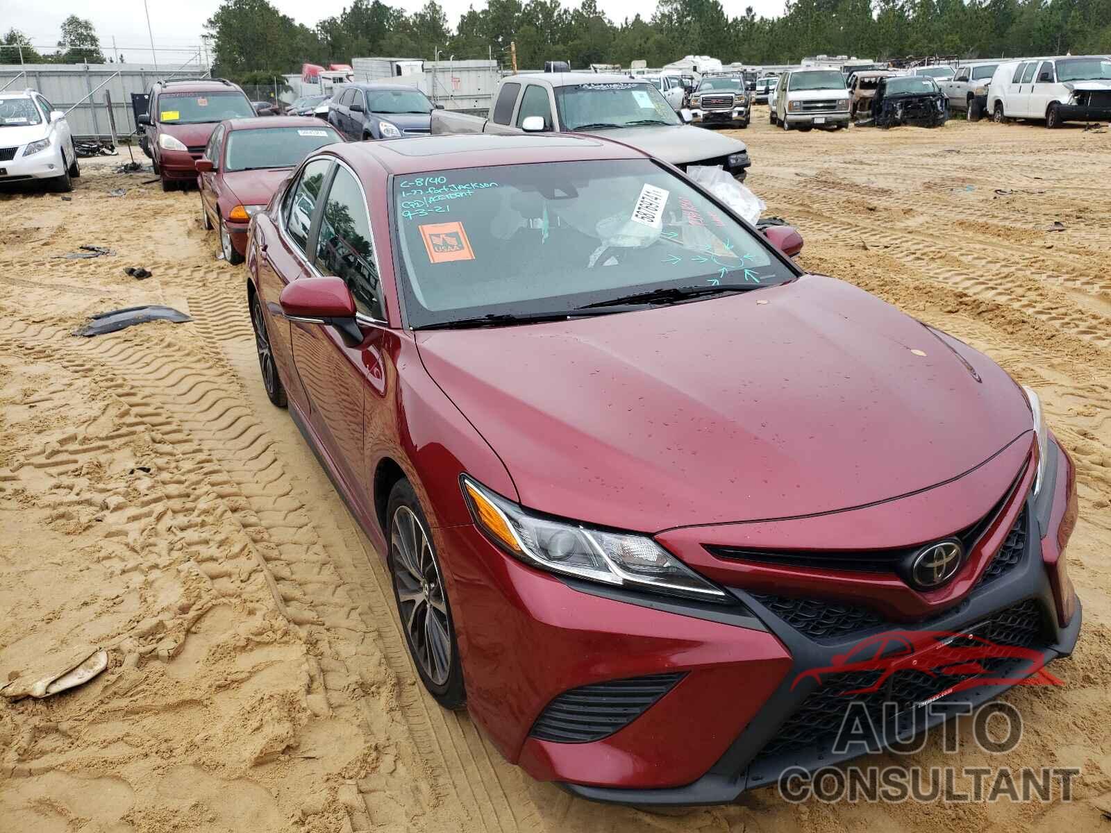 TOYOTA CAMRY 2018 - 4T1B11HK5JU558241