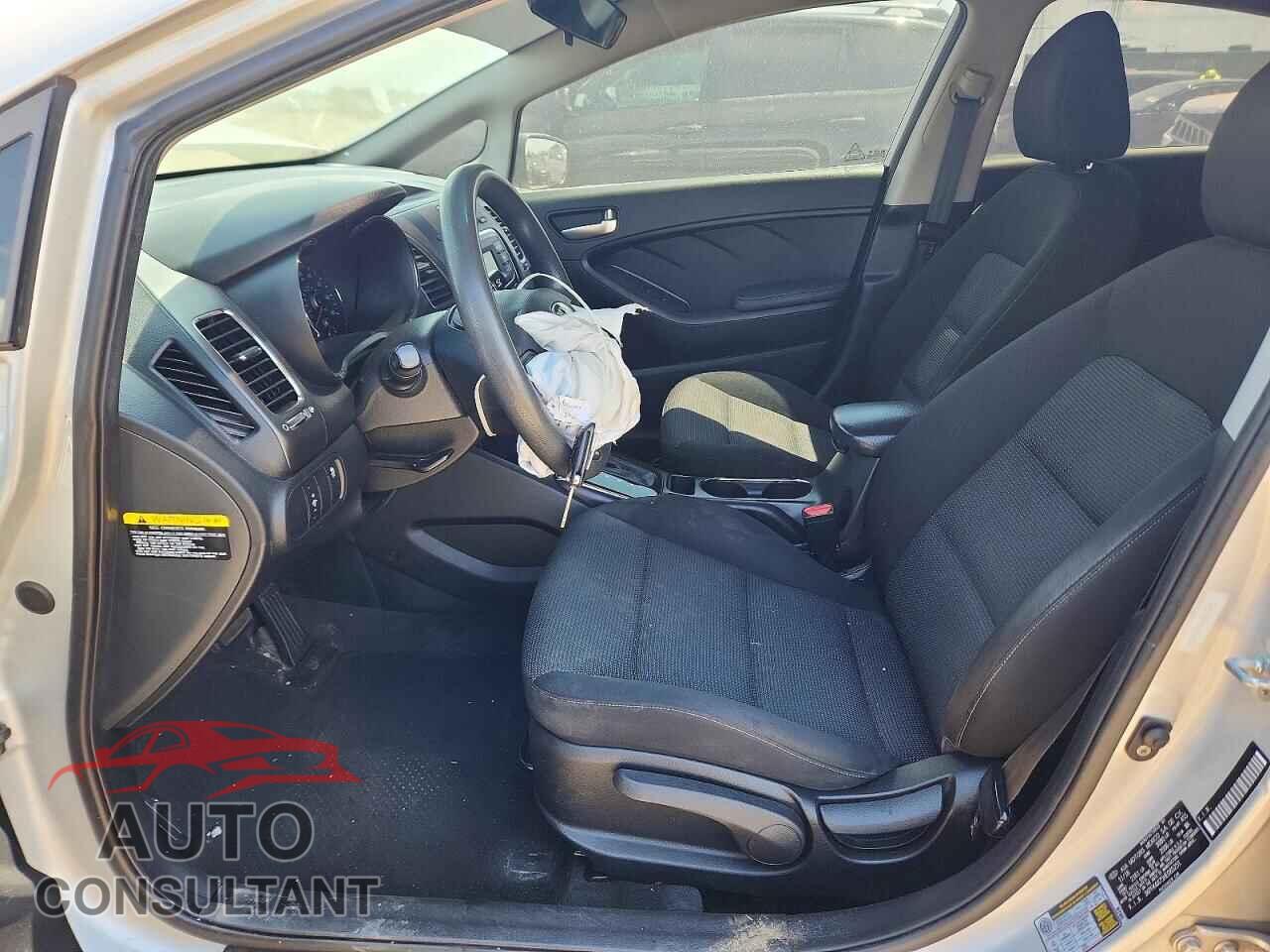 KIA FORTE 2017 - 3KPFK4A75HE085251