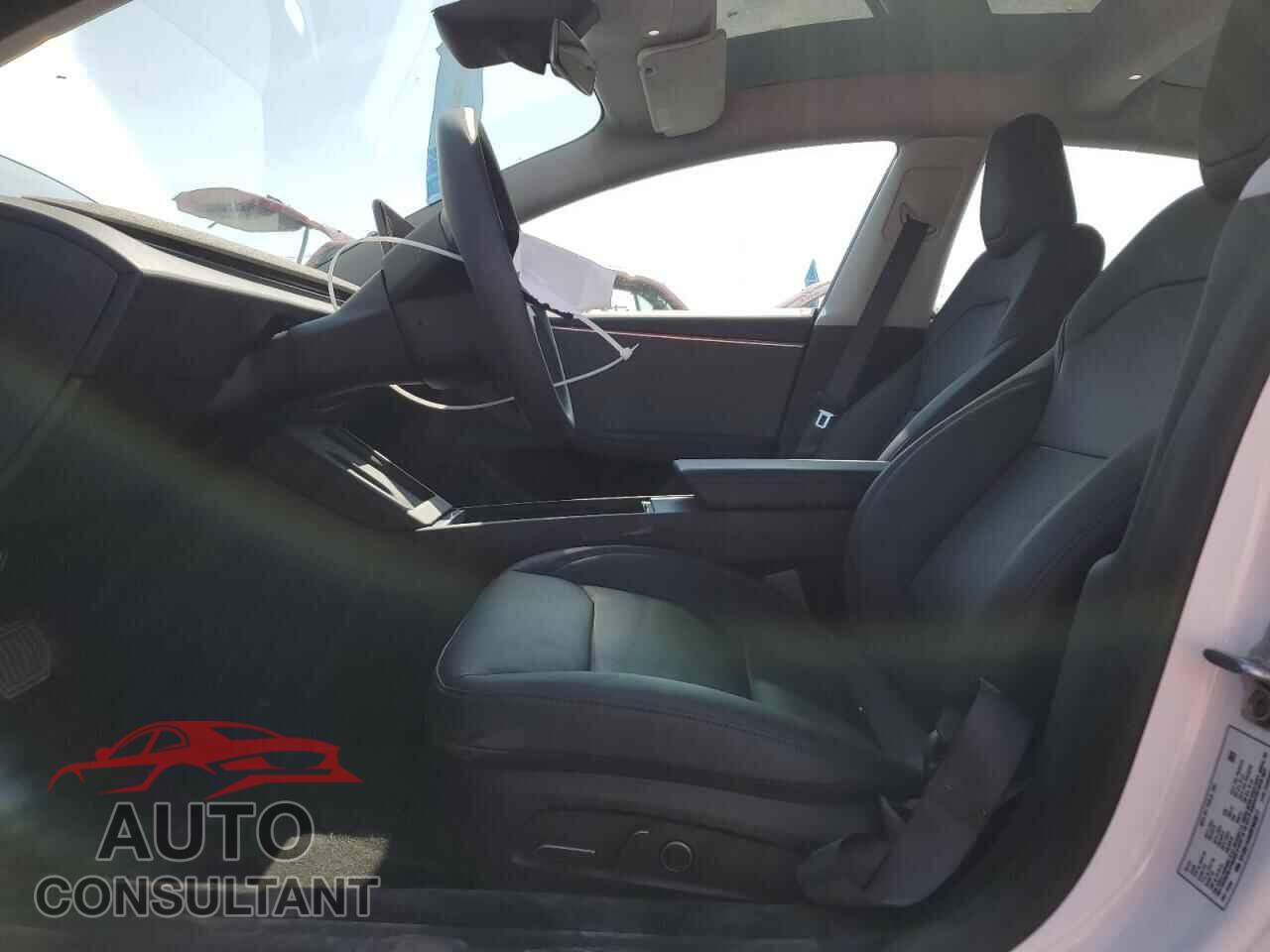 TESLA MODEL 3 2024 - 5YJ3E1EA5RF863817