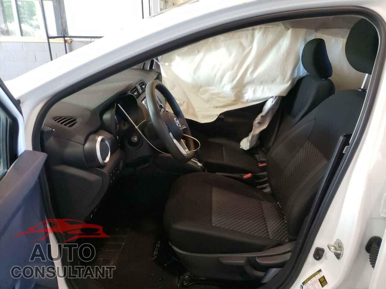 NISSAN VERSA 2020 - 3N1CN8DV7LL912010