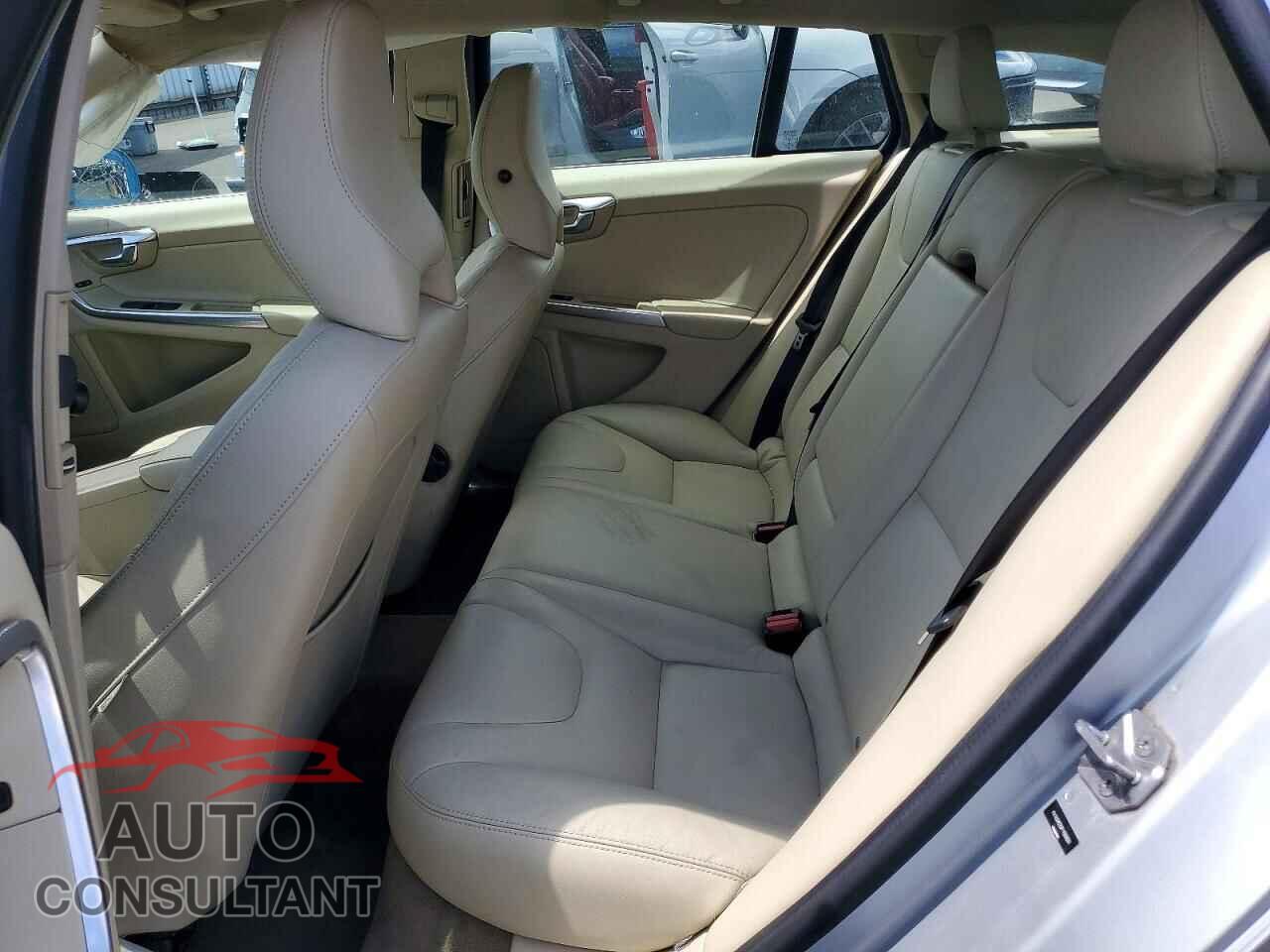 VOLVO V60 2015 - YV140MEB9F1190669