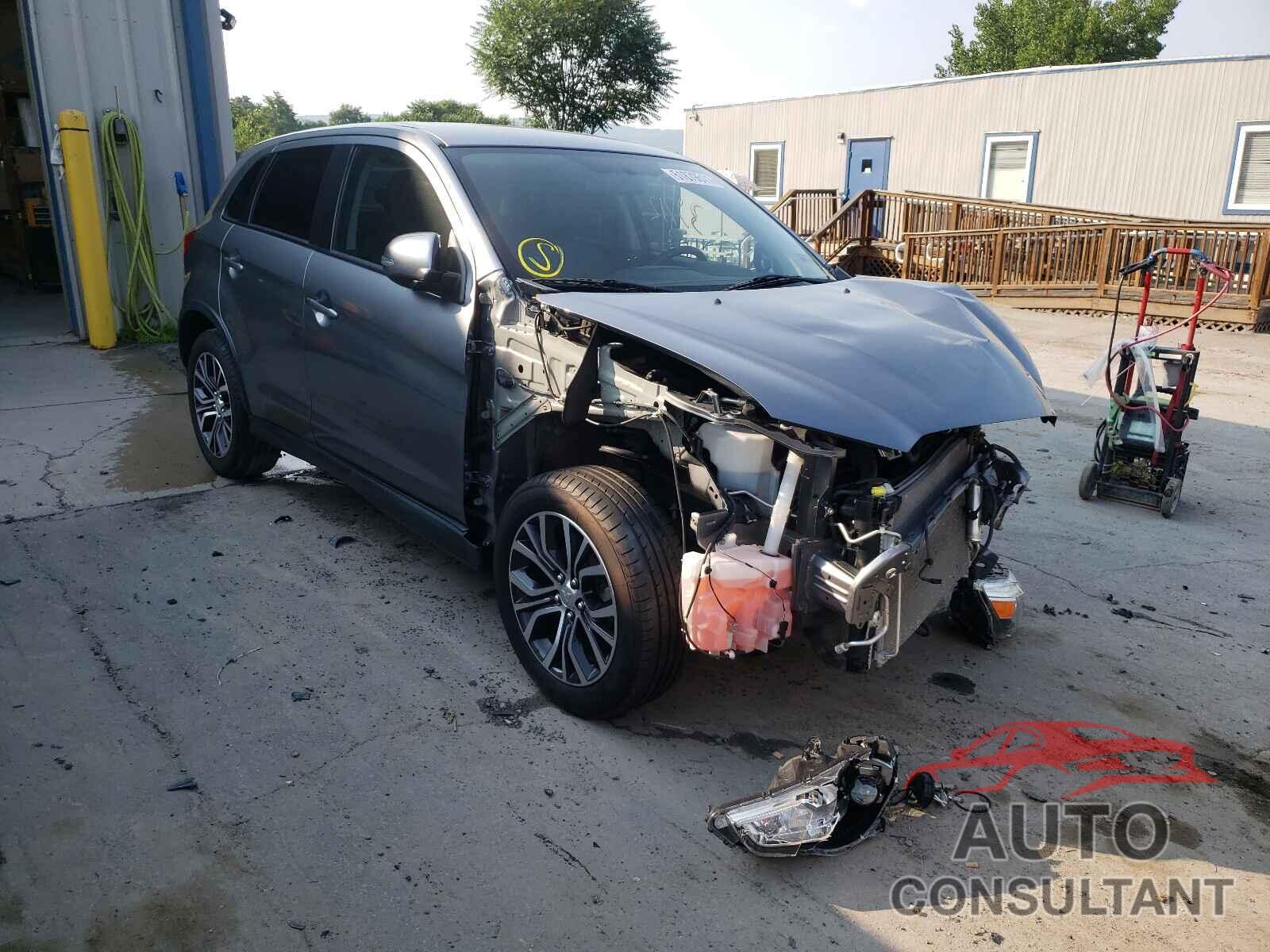 MITSUBISHI OUTLANDER 2018 - JA4AR3AW0JU001135