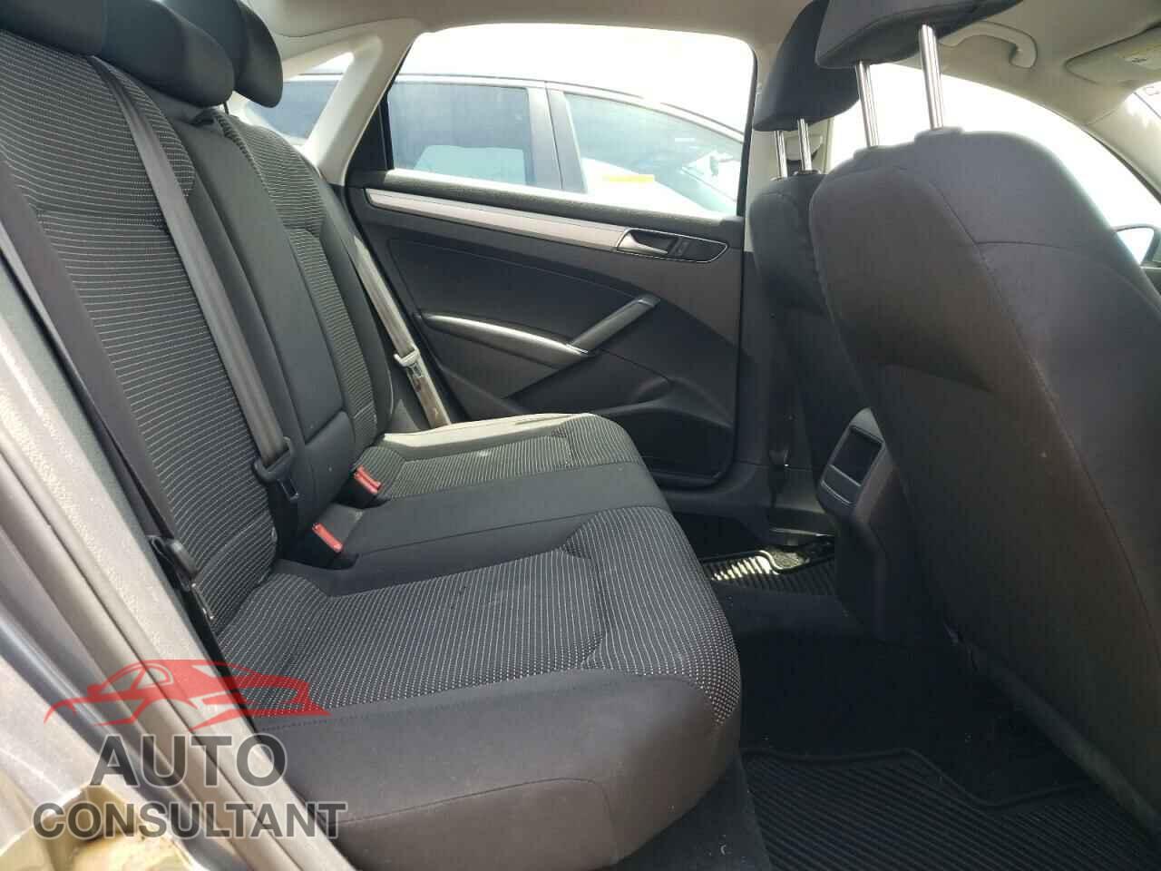 VOLKSWAGEN PASSAT 2017 - 1VWAT7A3XHC058217