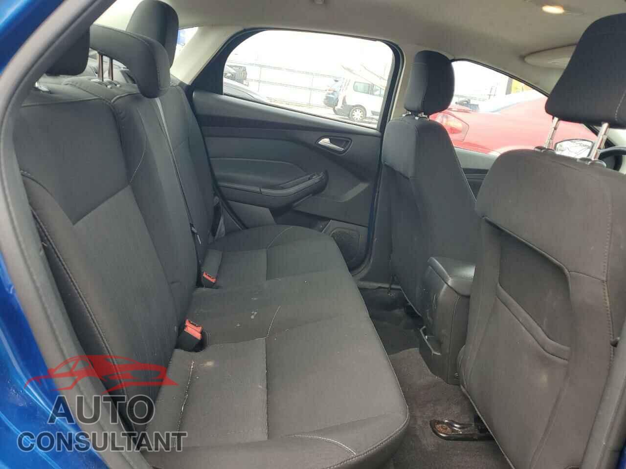 FORD FOCUS 2018 - 1FADP3F29JL274455