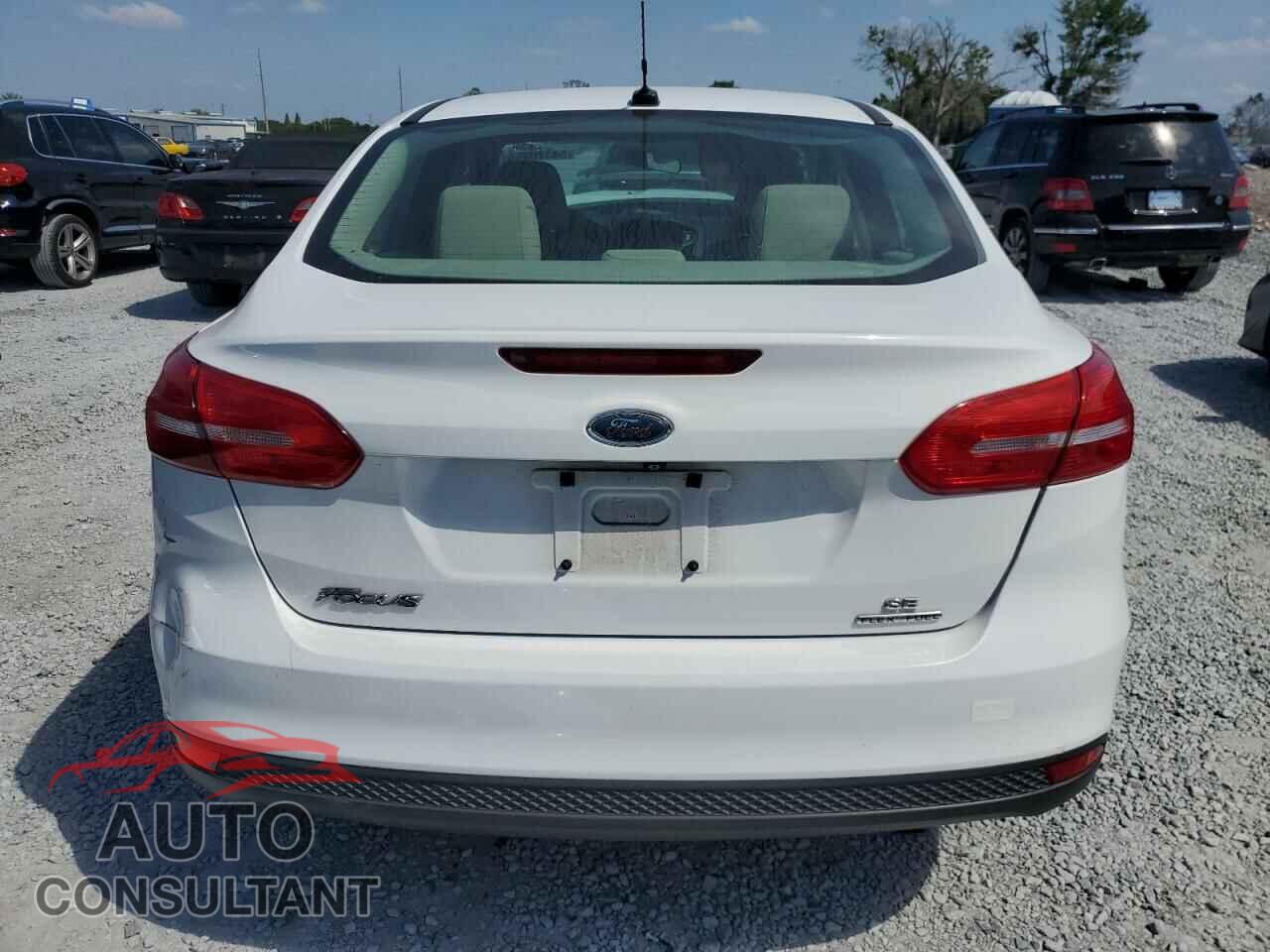 FORD FOCUS 2015 - 1FADP3F22FL259660
