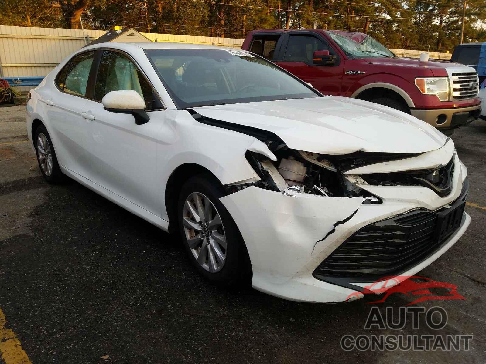 TOYOTA CAMRY 2018 - 4T1B11HK0JU009725