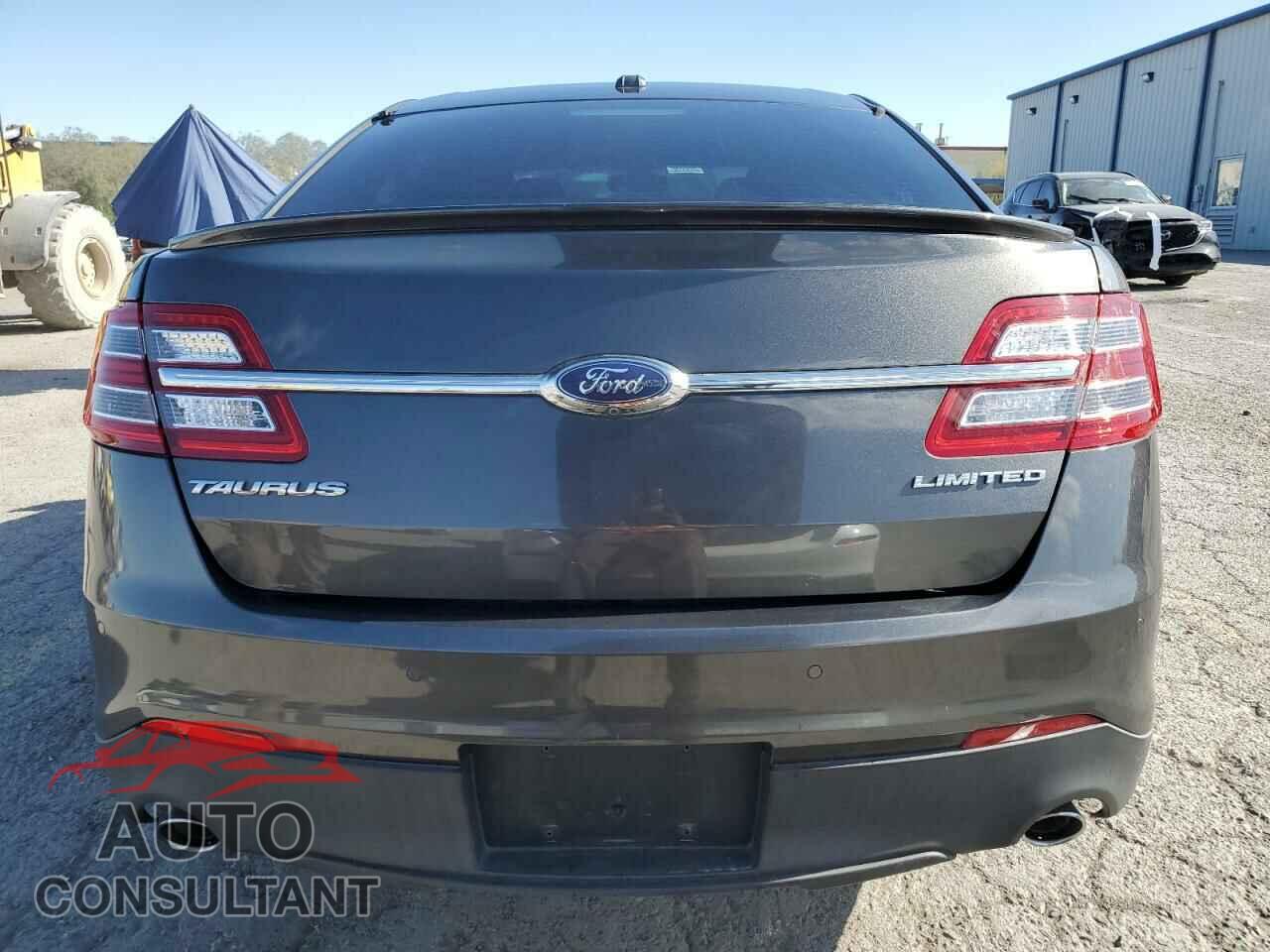 FORD TAURUS 2018 - 1FAHP2F82JG123532