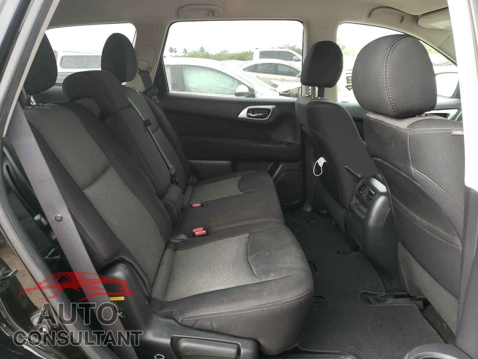 NISSAN PATHFINDER 2017 - 5N1DR2MN7HC644318