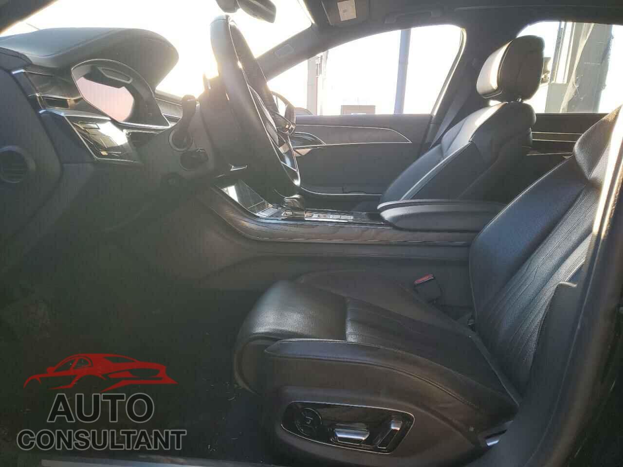 AUDI A8 2019 - WAU8DAF88KN004021