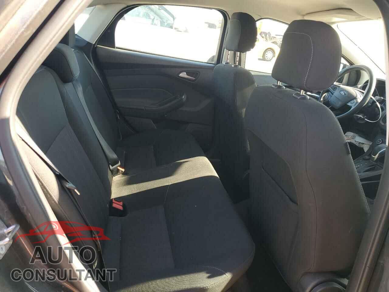 FORD FOCUS 2018 - 1FADP3FE8JL230215