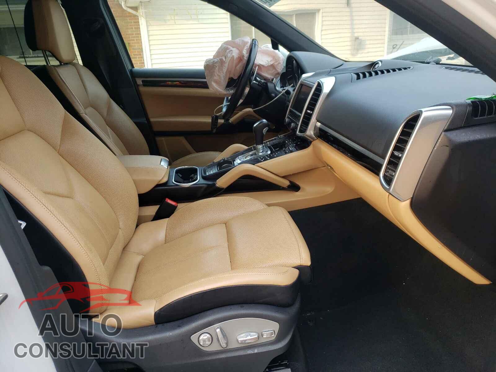 PORSCHE CAYENNE 2016 - WP1AA2A27GKA08820