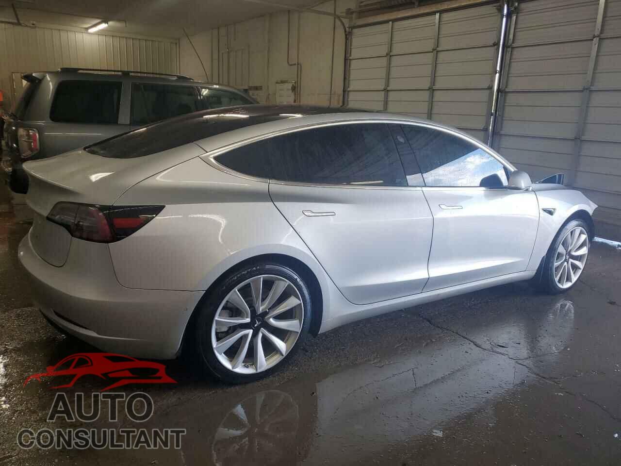 TESLA MODEL 3 2018 - 5YJ3E1EA5JF035724