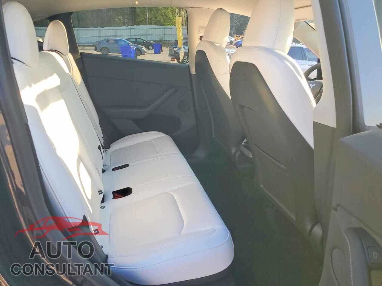 TESLA MODEL Y 2025 - 7SAYGDED7SA350991