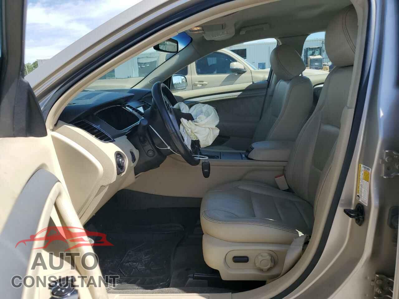 FORD TAURUS 2017 - 1FAHP2E86HG129751